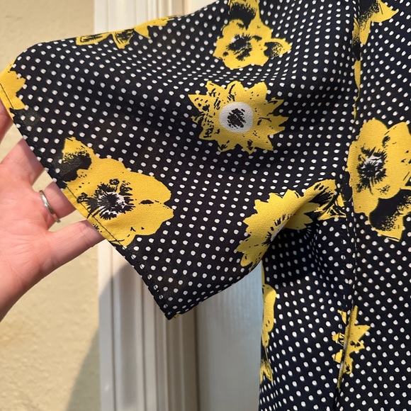 Women’s Banana Republic Sunflower Blouse NWOT! - Picture 3 of 4